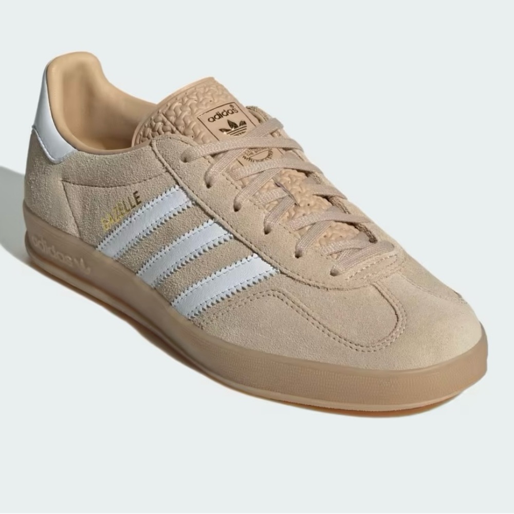 Brand new, never been worn Adidas Beige and White Gazelle Sneakers